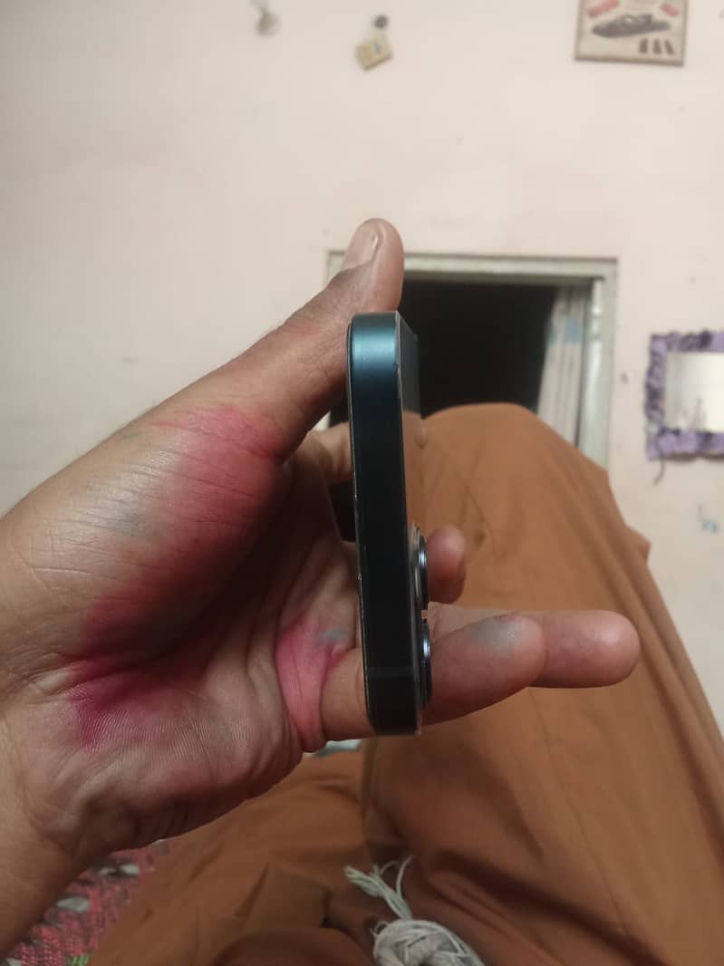Apple iPhone 13 6