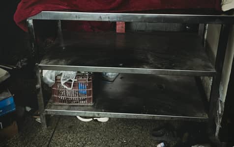 Hot plate and working table