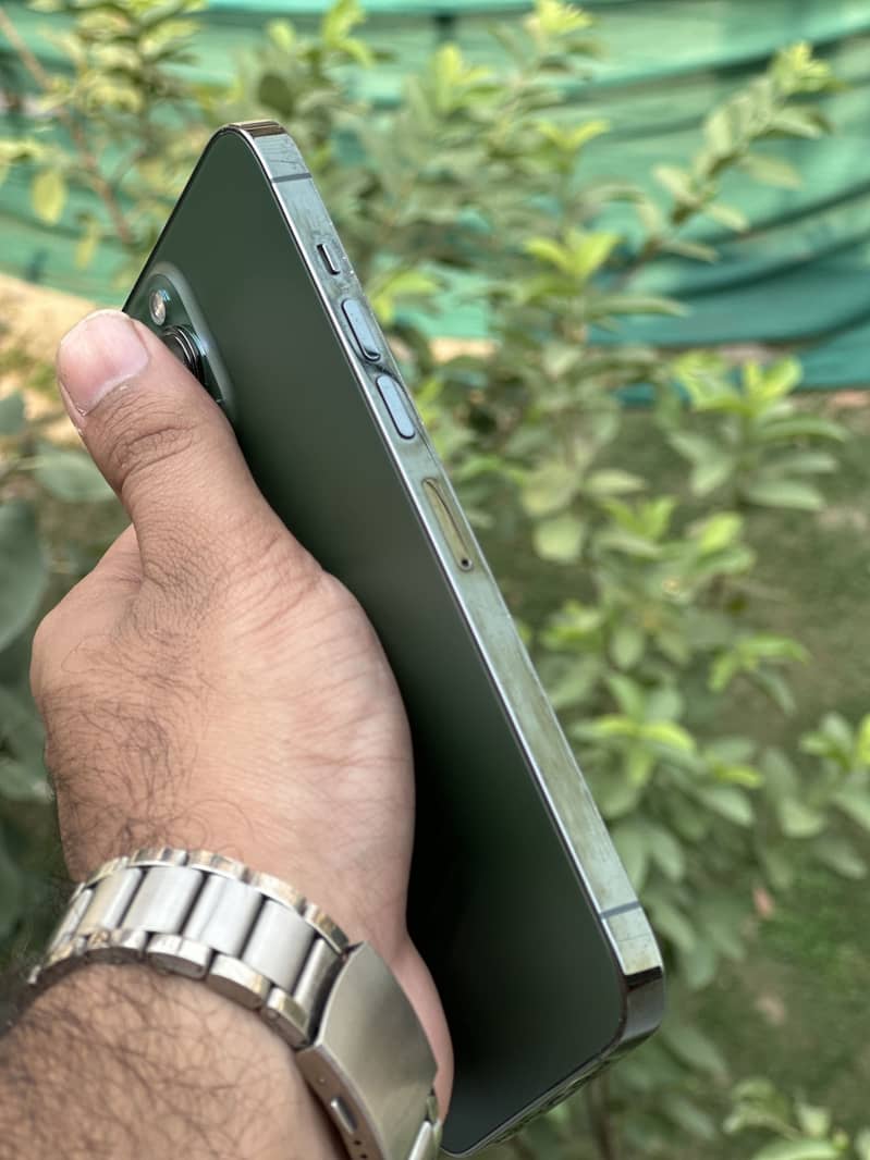 Iphone 13 pro Max 4