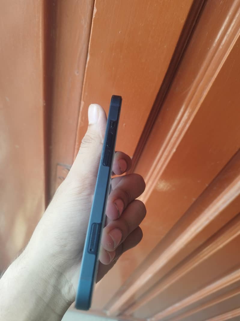 iPhone 13 3