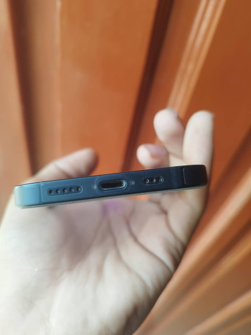 iPhone 13 4