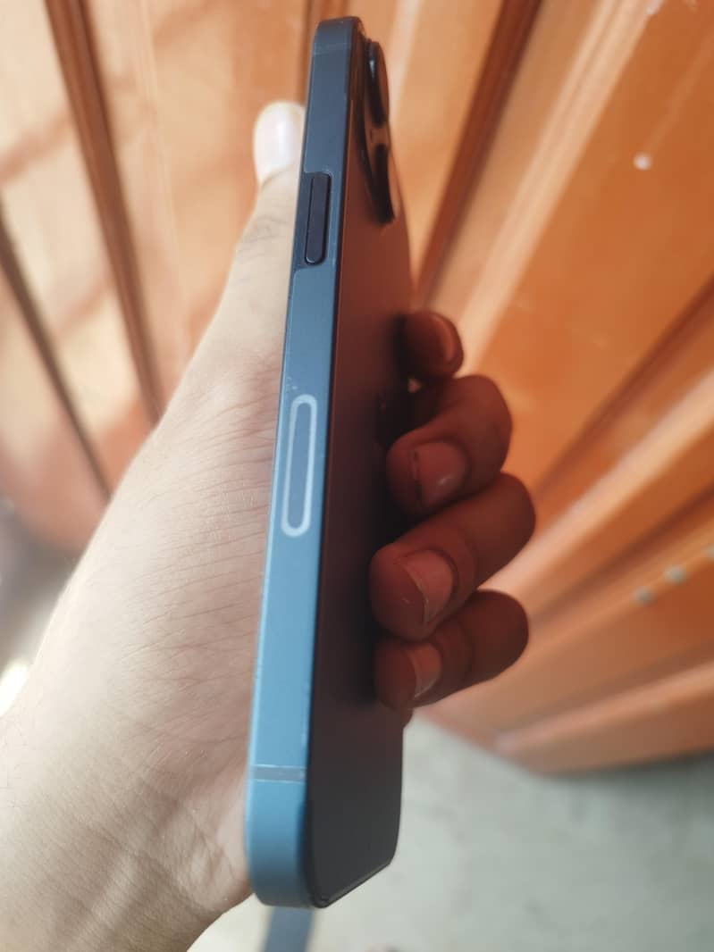iPhone 13 6