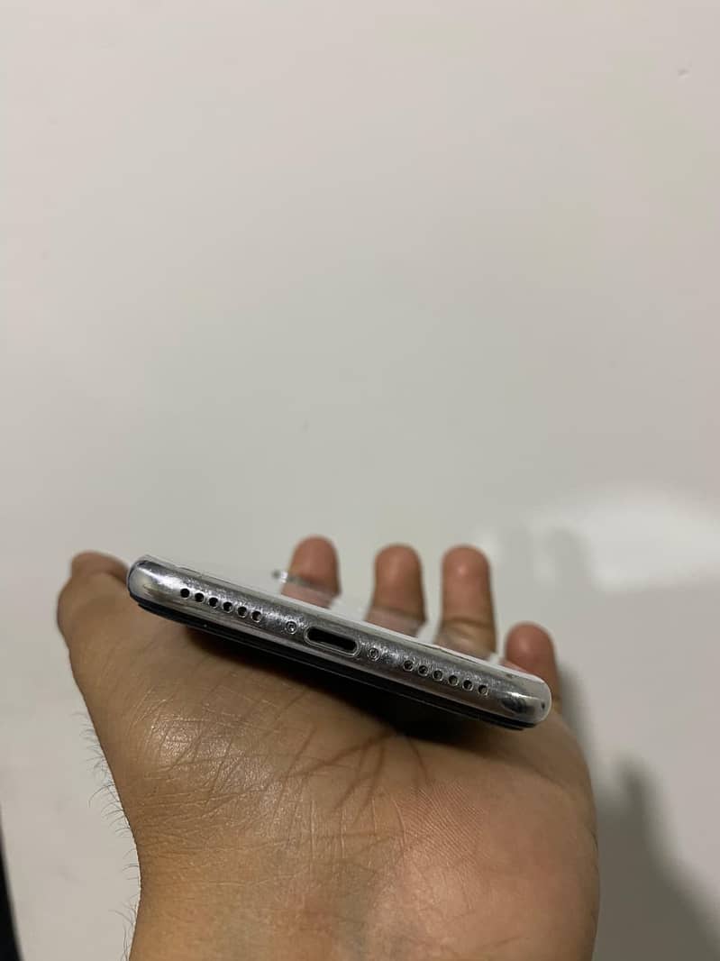 Apple iPhone X 3