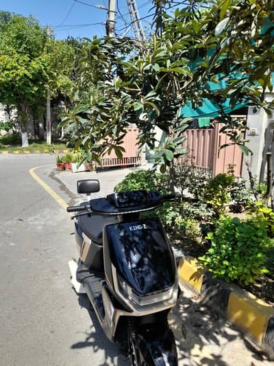 RAMZA KING Z SCOOTY FOR SALE. BLACK COLOR,2025 MODEL