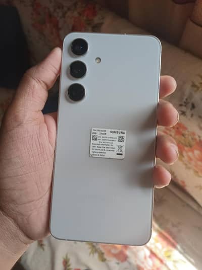 Samsung  S24 8/256gb