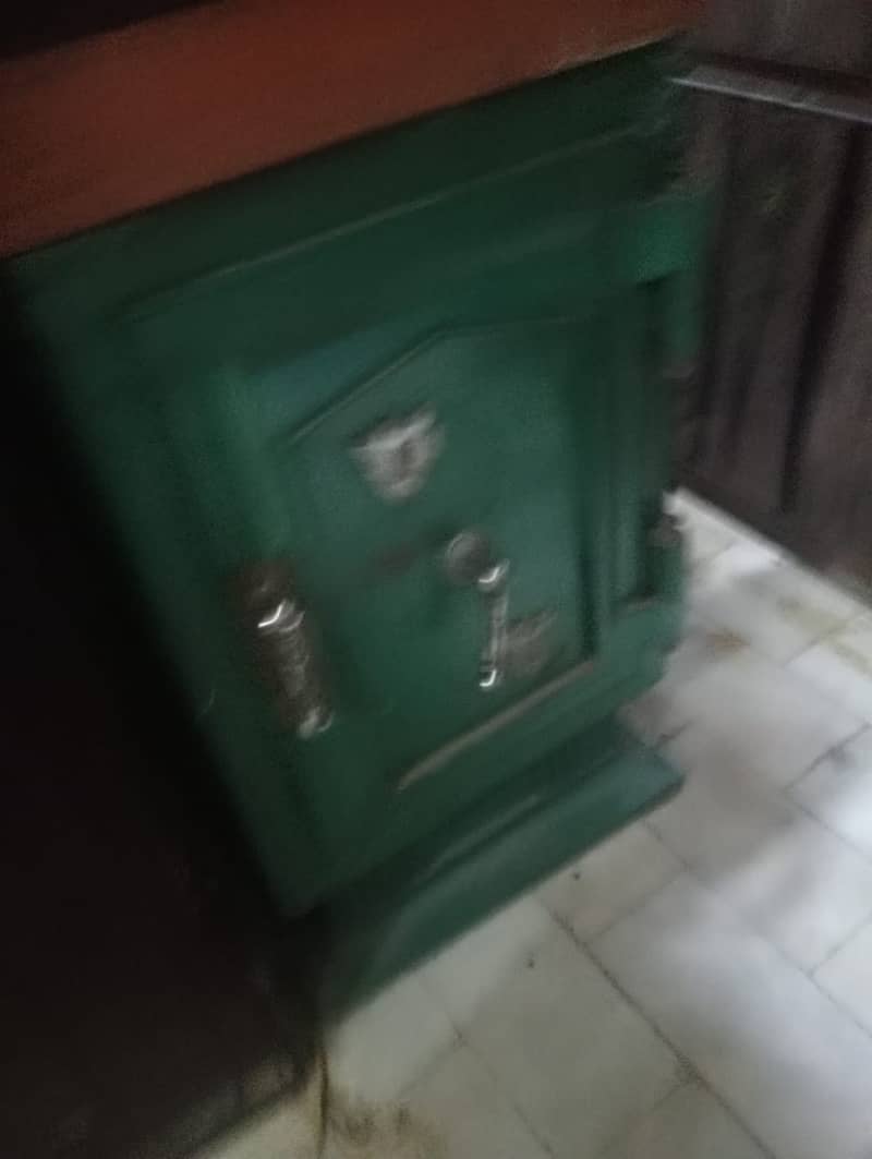 Locker 1