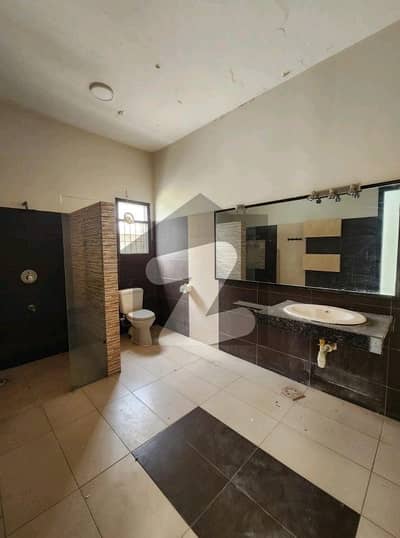 Fair-Priced 900 Square Yards House Available In DHA Phase 5