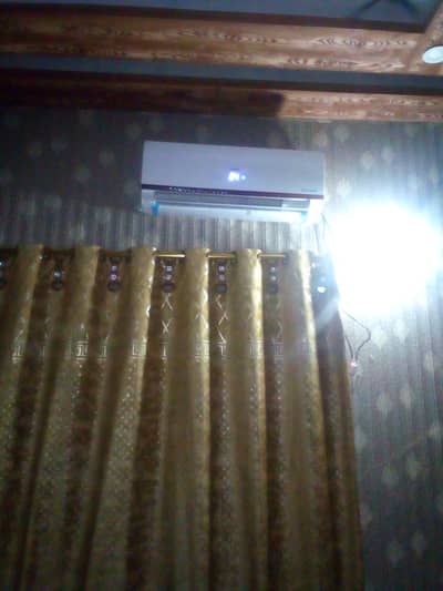 1 ton hair ac inverter  bilkul new condition