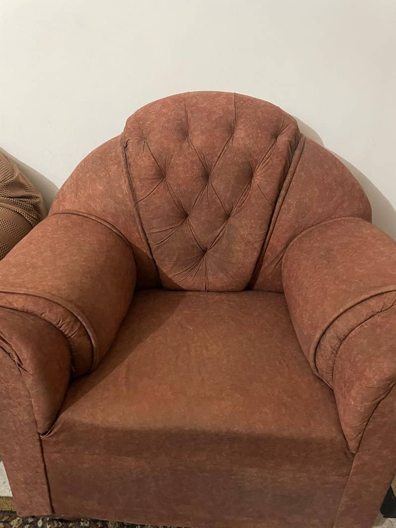good condition sofa 0