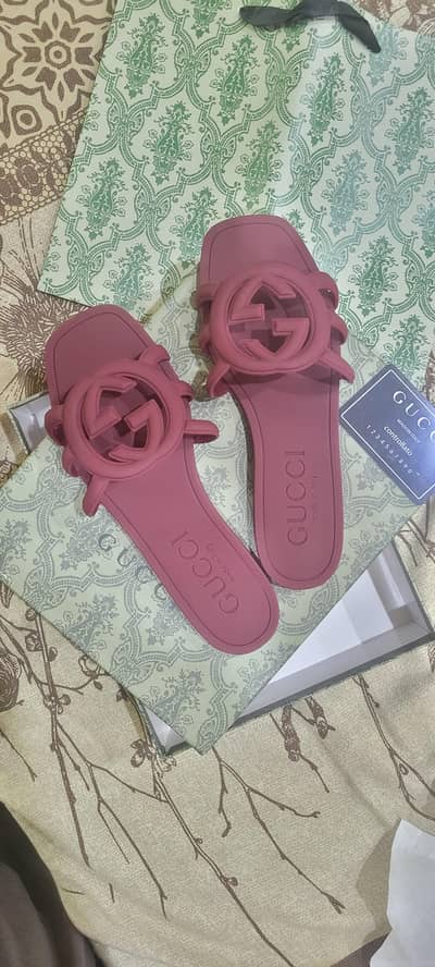 gucci flat sandals