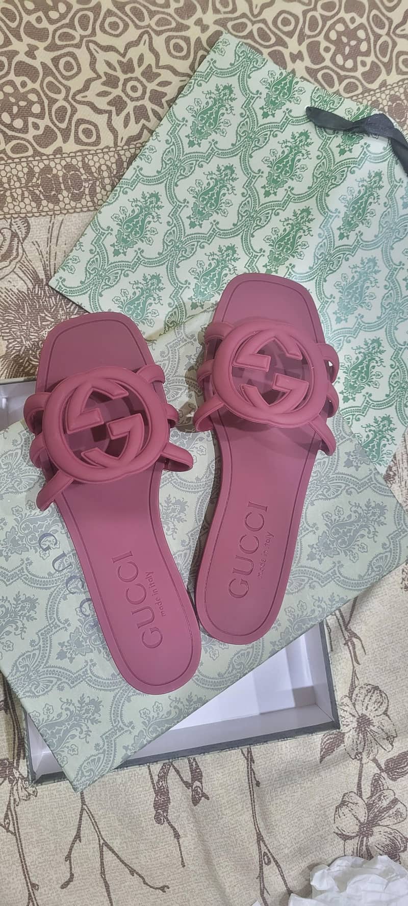 gucci flat sandals 1