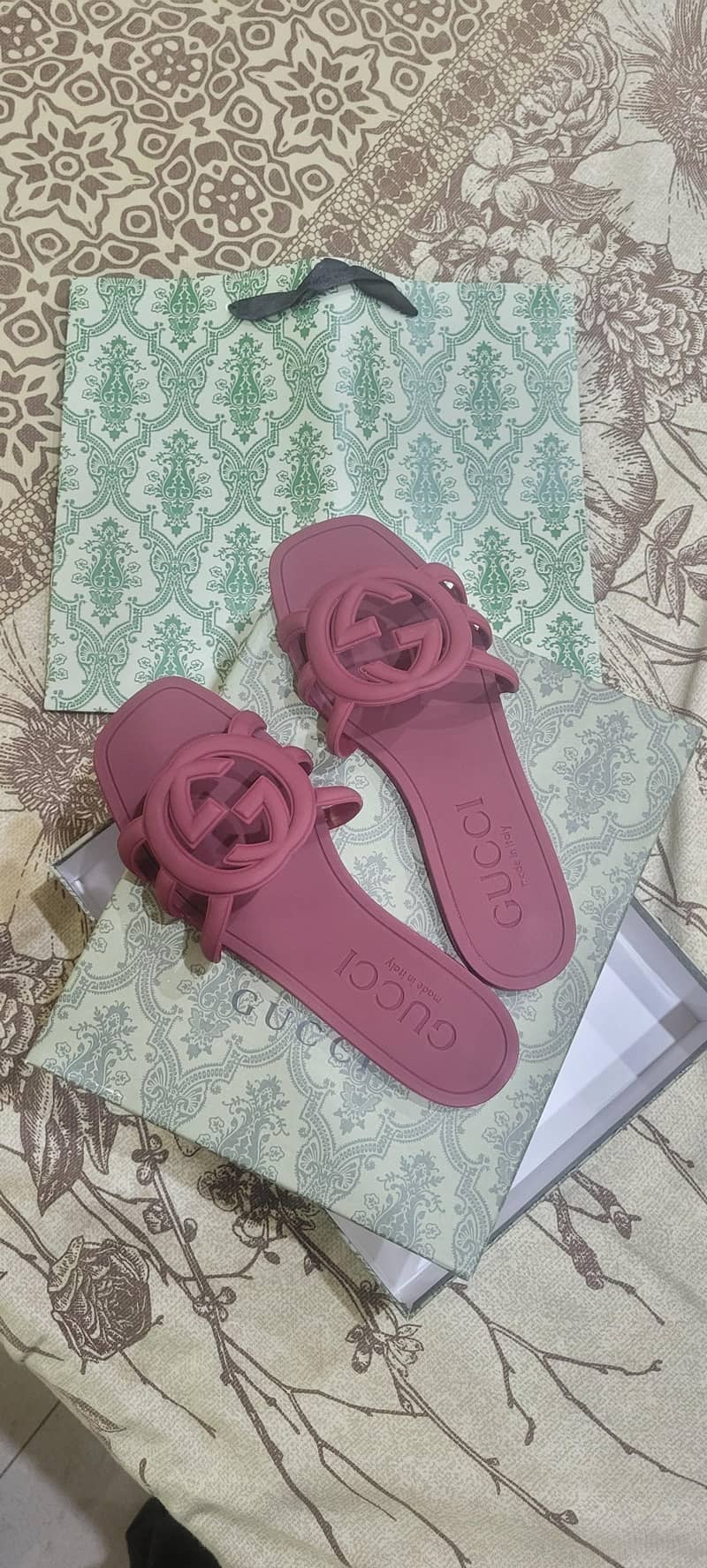 gucci flat sandals 3