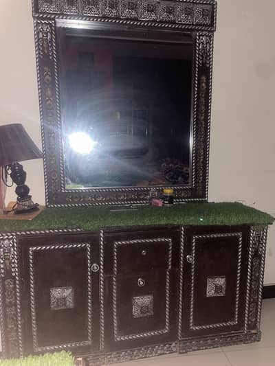 2 year used bed polish hony wali ha bed or dressing table h