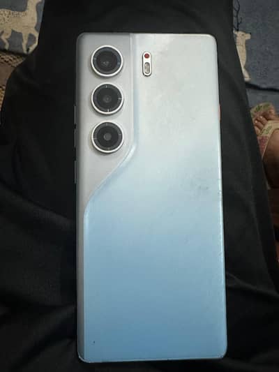 camon 40 pro 8-256
