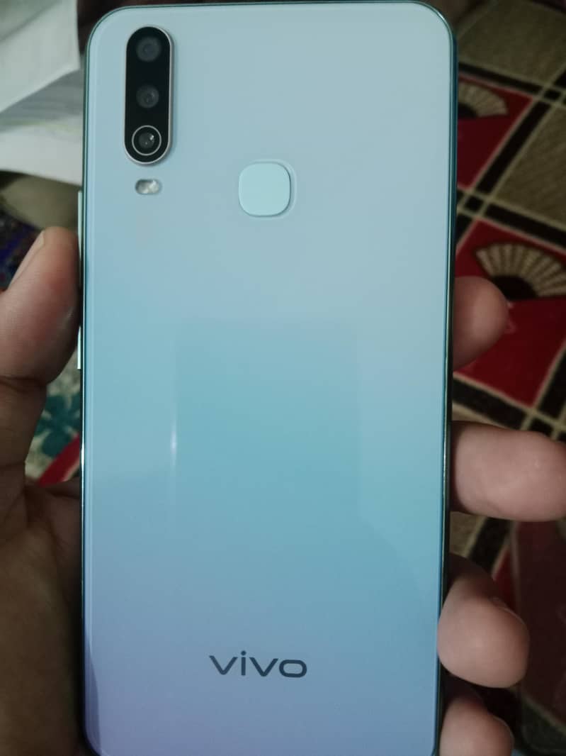 چارجر اور ڈبہ ساتھ نہیں ہے .  8 256 0