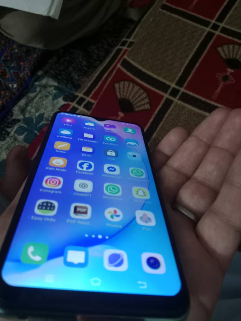 چارجر اور ڈبہ ساتھ نہیں ہے .  8 256 1