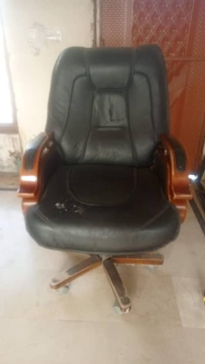 premium table with chair
