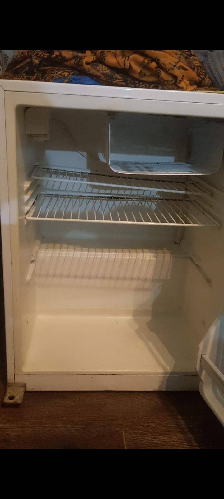 mini room fridge 0