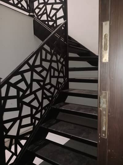 DHA PHASE 4 1KANAL UPPER PORTION SPRATE ENTRANCE FOR RENT