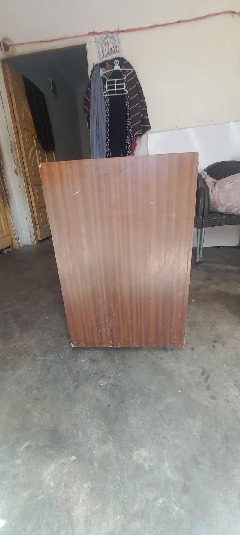 STYLISH COMPUTER TABLE WITH WHEELS and locks 6