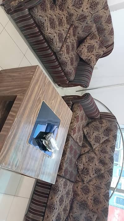 Stylish Sofa Set with Center Table – Excellent Condition