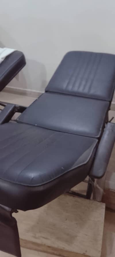 Facial beds for Parlour