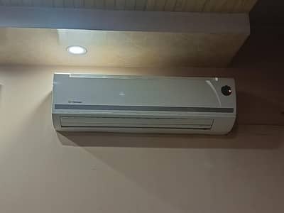 1.5ton dawlance AC very good condition