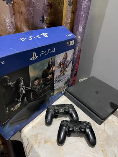 Ps4 Slim 1Tb with 2 Original controllers and 3 games