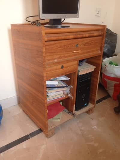 COMPUTER TABLE FOR SALE