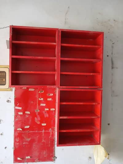 Cash and display counter Excellent condition.