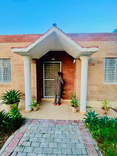 900 SQUARE FEET AWAMI VILLA FOR SALE LDA APPROVED GAS AVAILABLE IN CENTRAL BLOCK PHASE 1 BAHRIA ORCHARD LAHORE