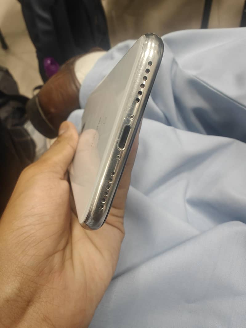 iPhone X 3