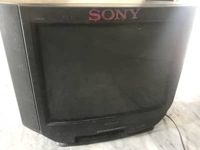 Behtreen tv hai sony ka sath vcr or dvd player bhi hai
