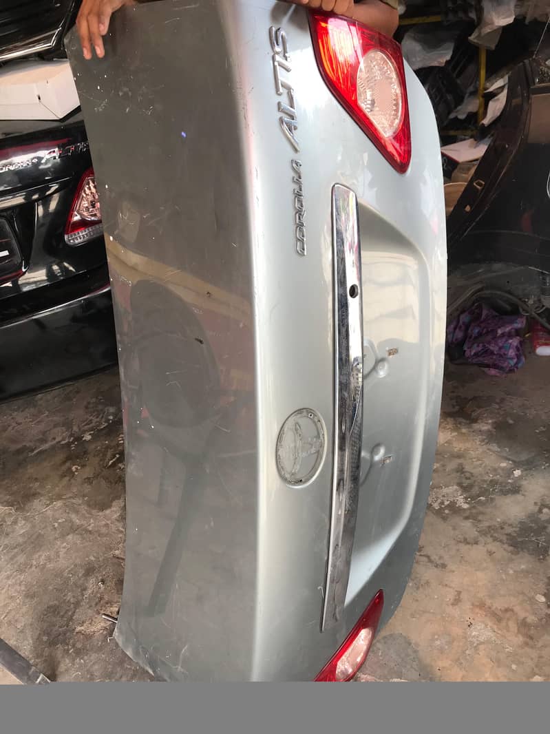Corolla trunk 0