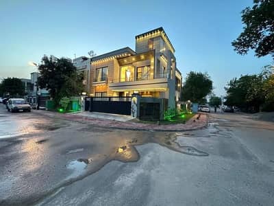 A PRIME LOCATION 12 MARLA HOUSE FOR SALE IN GULMOHAR BLOCK BAHRIA TOWN LAHORE