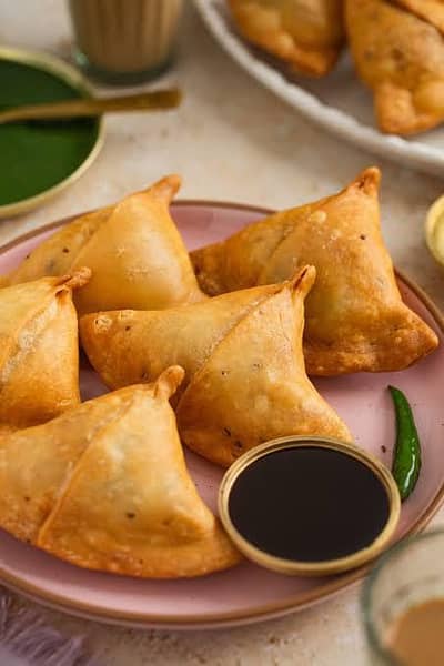 samosa halwapuri Kariger available