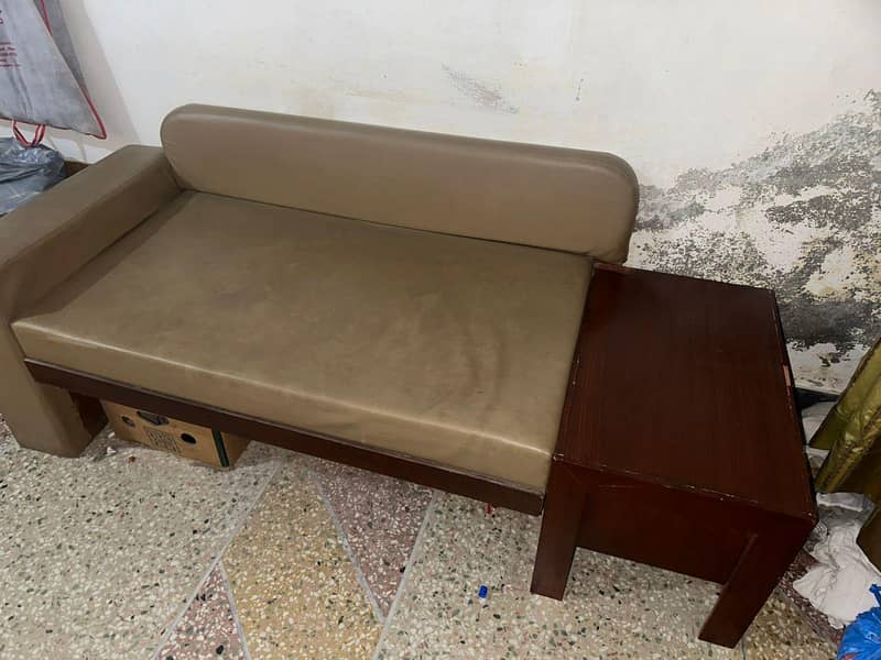 Single sofa 0