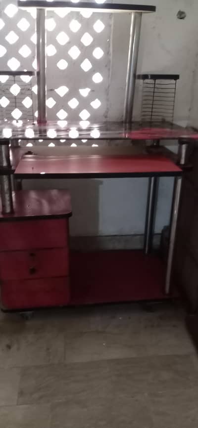 Gaming troly with 3baras condition Bater please contact me 03372526334
