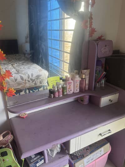 Dressing table used