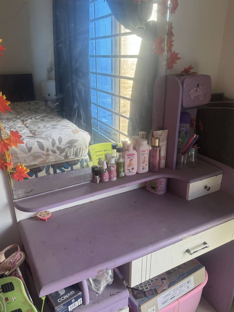 Dressing table used 0