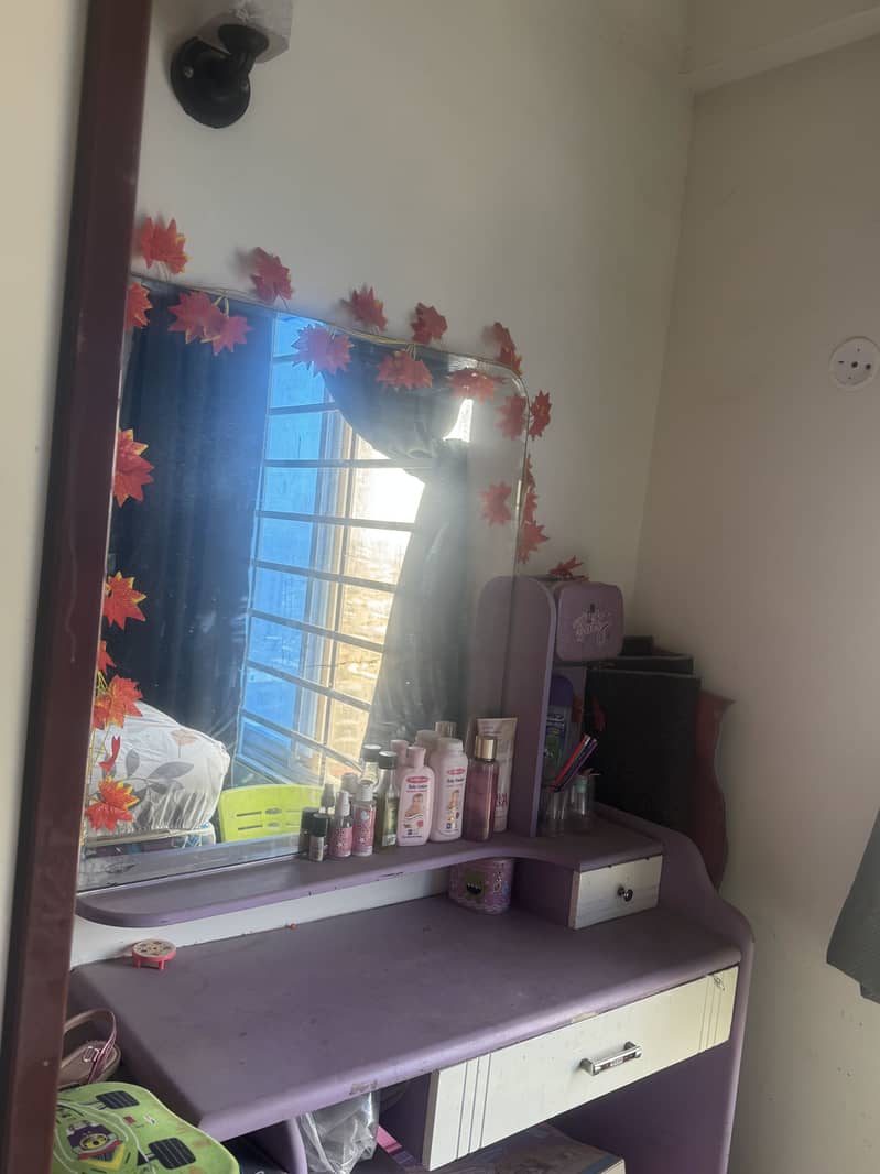 Dressing table used 2