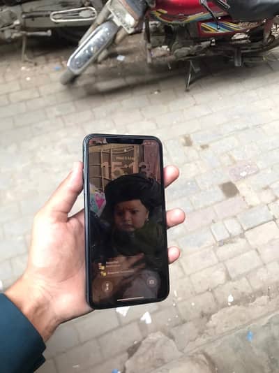 Bht Acha mbl h panel change h Lkn True Tone Face ID working me h