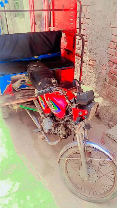 united 100 chingchi rickshaw sell karna ha