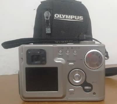 CASIO QV-R4 Vintage Digital Camera 4MP With 3x Zoom