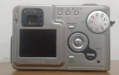 CASIO QV-R4 Vintage Digital Camera 4MP With 3x Zoom