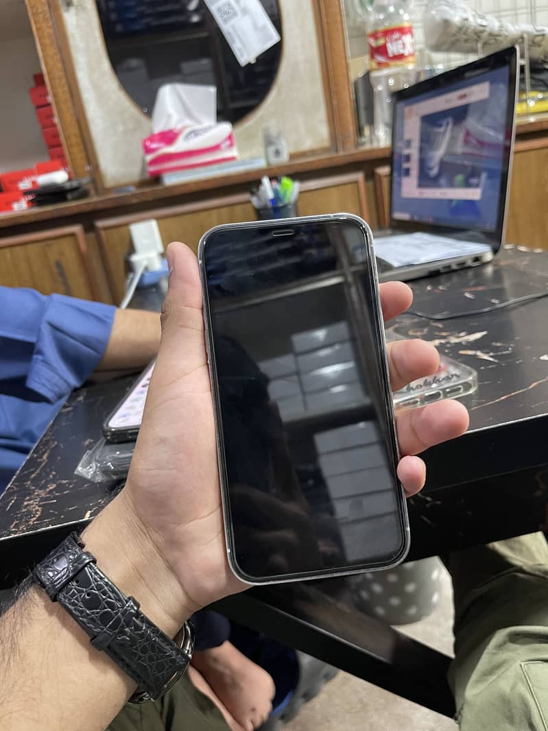 iPhone xr 3