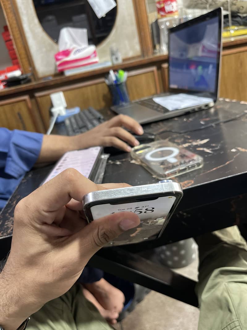 iPhone xr 4