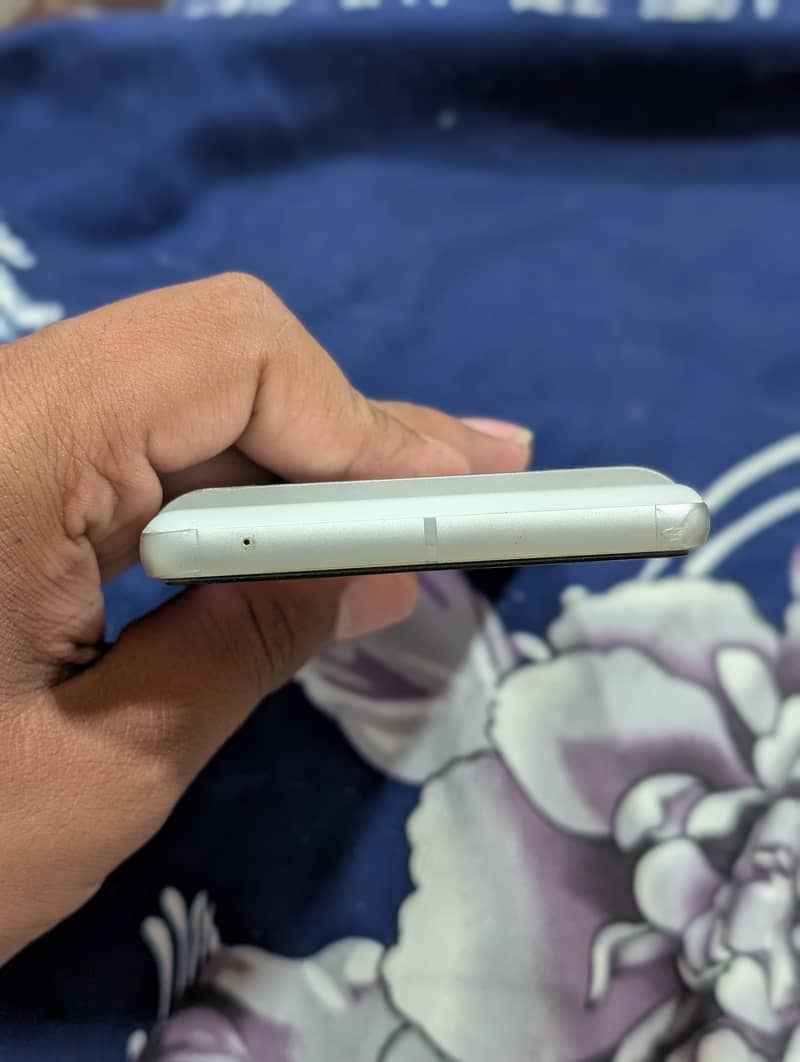 Google Pixel 7 4