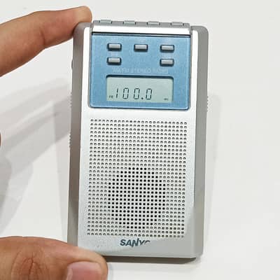 1980s Sanyo RP-D100 AM/FM Digital Stereo Pocket Radio | Made in Japan