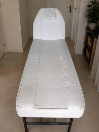 White Spa Bed